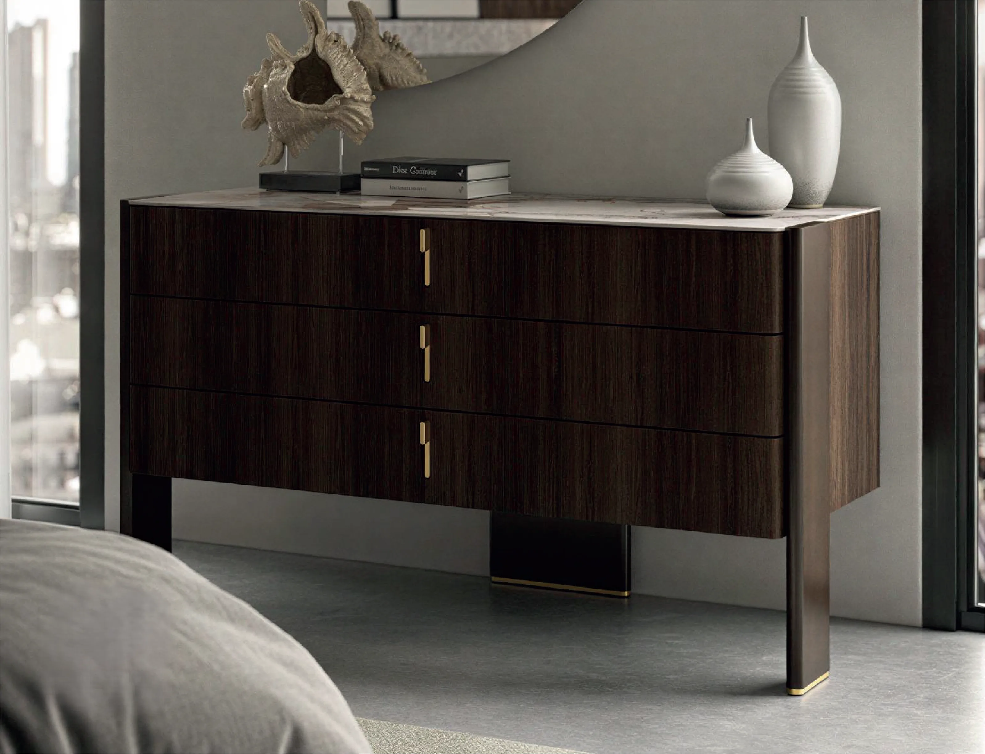 Dresser Julian